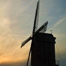 Coucher du soleil sur vieux moulin